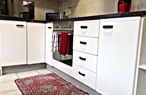 Douglasdale Apartment | Duke Mews Loft: Cozy 1-Bedroom Apartment in Sandton: 15 Mins to Sandton City.