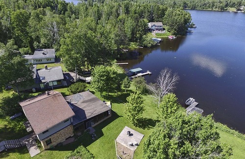 Duluth House | DULUTH LAKE HOME GREAT FAMILY GATHERING ON BEAUTIFUL LAKE INCLUDING A DOCK.
