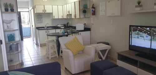 Manaba Beach Apartment | Dumela Margate Flat No 18
