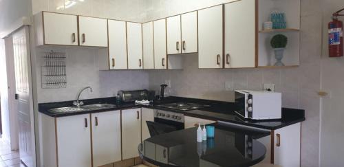 Manaba Beach Apartment | Dumela Margate Flat No 18