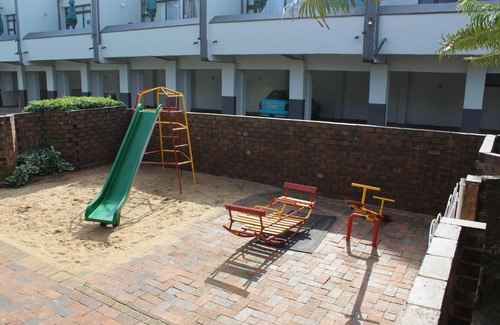 Manaba Beach Apartment | Dumela Margate Flat No 32