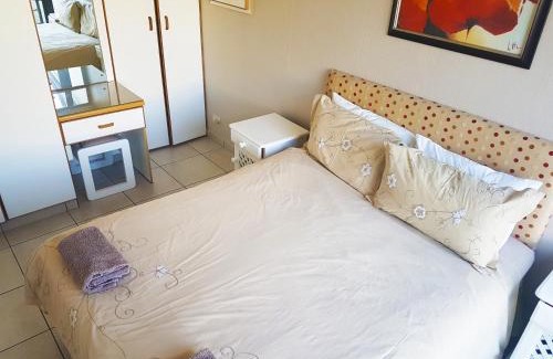 Manaba Beach Apartment | Dumela Margate Flat No 8