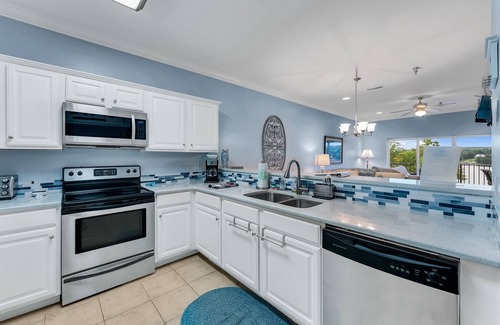 Jasper Condo | Duncan Bridge 332 - Lots of seating on the balcony for enjoying lake views morning and night!