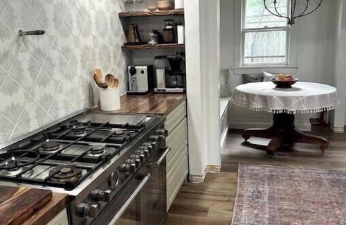 Dundee-Happy Hollow Historic District House | Dundee Charmer in the heart of Historic Dundee, close to CWS