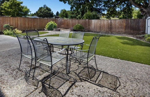Dundee House | Dundee Gem, Bright Open Layout, Fenced Backyrd, Walk to Wineries, Food, Park w/Tennis & Playground