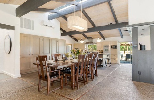 Dundee House | Dundee Landing: A Luxurious One Level Chateau in Wine Country