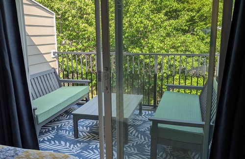 South Rehoboth House | "Dune Blossom" Townhouse w/pool - 3 blocks to beach - linens/pillows included