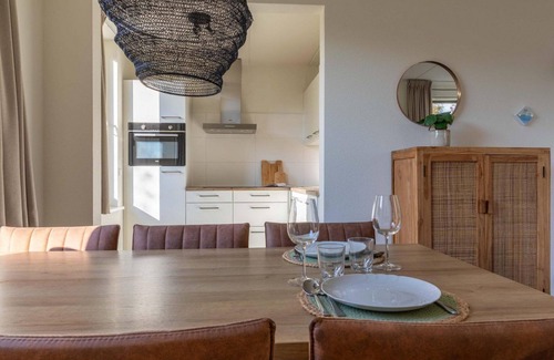 Egmond-Binnen House | Dune Bungalow directly against the dunes for 6 persons. Holiday home, large family, warm interior, Walking in nature, cycling to the beach. Egmond.