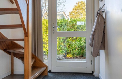 Egmond-Binnen House | Dune Bungalow directly against the dunes for 6 persons. Holiday home, large family, warm interior, Walking in nature, cycling to the beach. Egmond.