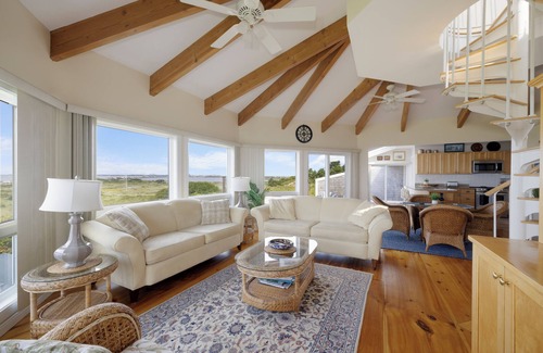 North Truro Hotel | Dune Crest Hotel