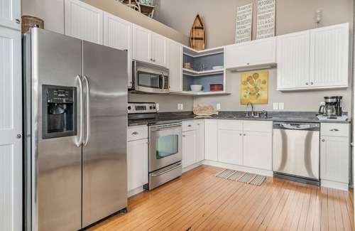 South Haven House | Dune Haven | Luxurious Downtown Loft w/Indoor/Outdoor Pool, Hot tub