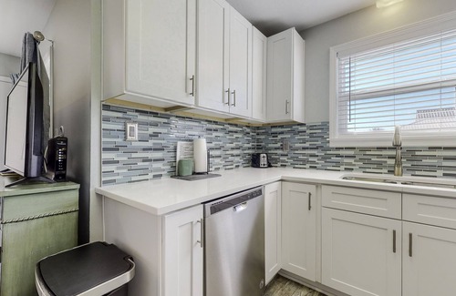 Destin Apartment | Dune It Right! Steps to gated beach~pool~water park