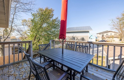 Michigan City Apartment | Dune Sky is a 2 Bedroom/2 Full Bath upper level duplex unit just a 2 minute walk to Lake Michigan