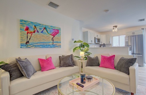 Dunedin Condo | Dunedin Csy Exceptionally Clean King Beds Modern Fresh Remodel Dogs Welcome