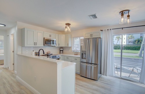 Dunedin Condo | Dunedin Csy Exceptionally Clean King Beds Modern Fresh Remodel Dogs Welcome