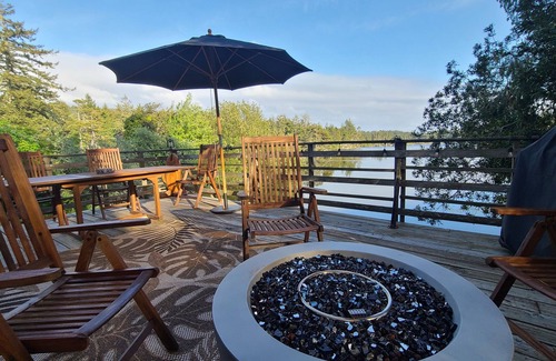 North Bend House | DUNEHAVEN AFRAME CABIN LAKEFRONT DUNE ACCESS RETREAT