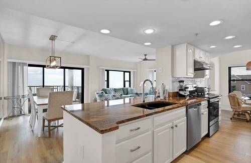 Shell Island Condo | Duneridge 1301 - Newly remodeled oceanfront 3br end unit!