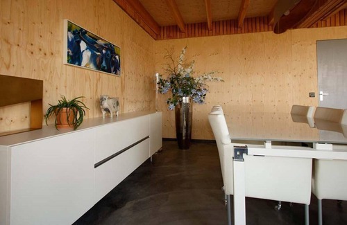 Egmond aan den Hoef Apartment | Dunes of Egmond is located in the middle of the dune area of ​​Egmond-Binnen. 1.5km from the beach. Very private, in nature and great for children.