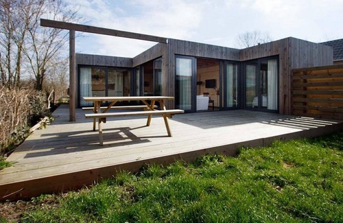 Egmond aan den Hoef Apartment | Dunes of Egmond is located in the middle of the dune area of ​​Egmond-Binnen. 1.5km from the beach. Very private, in nature and great for children.