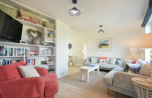 Bamburgh House | Dunford Cottage