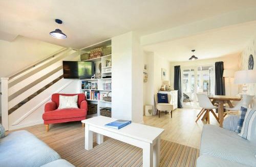 Bamburgh House | Dunford Cottage