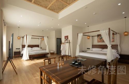 Mingsha Mountain and Crescent Spring House | DunHuang Sky Luna Inn