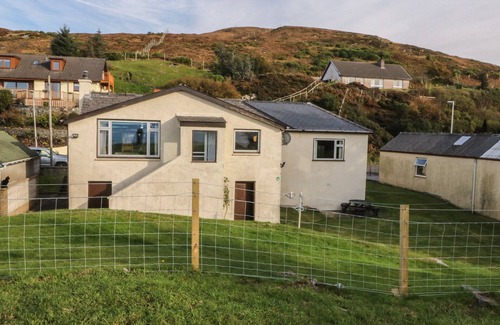 Mallaig House | DUNIRA, pet friendly, character holiday cottage in Mallaig