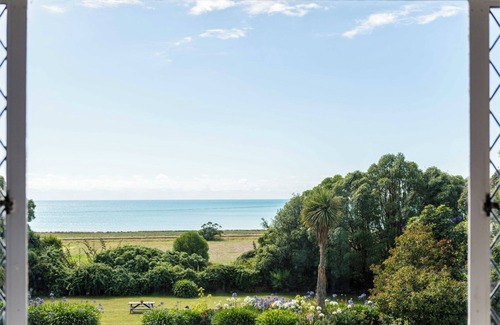 Clarence House | Dunluce Coastal Farmstay - Kaikoura Holiday Home