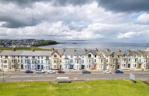 Portrush Apartment | Dunluce Park 2 ~ Large Family Escape beside Beach