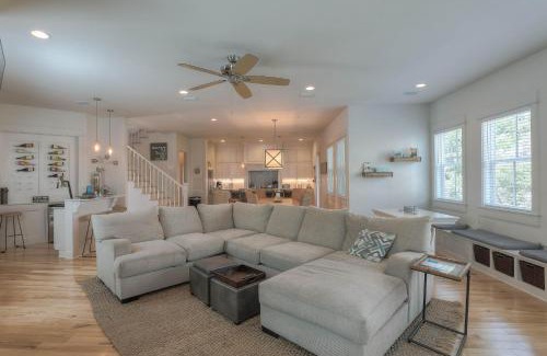 Rosemary Beach House | Dunn Inn 2 by AvantStay Walk to Beach Pool Access Sleeps 17