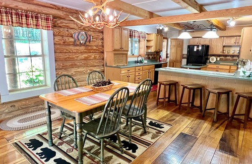 Sevierville Cabin | Dunn's Creek Hideaway 3 Bedroom Cabin by RedAwning