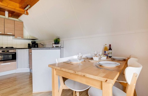 Zwiggelte House | Dunnock I Home with Fireplace in Surrounding Garden