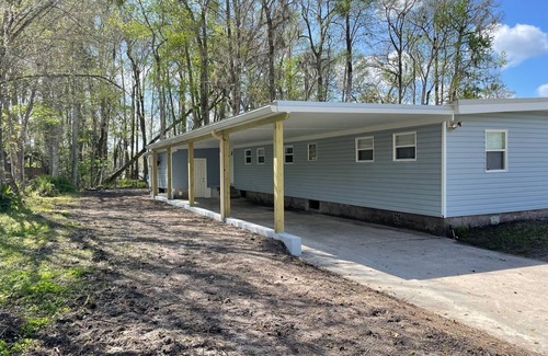 Satsuma House | Dunns Creek Fishing retreat with dock. 5 minutes from boat ramp