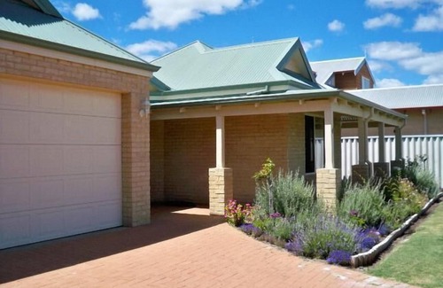 Quindalup House | Dunsborough - bring your pooch - check out our midweek special