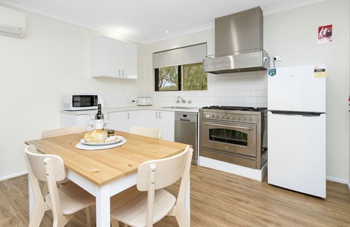 Quindalup Villa | Dunsborough Seaside Villa 5 - The Perfect Down South Location