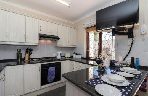 Kenton on Sea Apartment | Dunwerkin Bachelor Flat