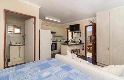 Kenton on Sea Apartment | Dunwerkin Bachelor Flat