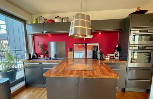 Montrouge Apartment | Duplex 115m2 Inondé de Soleil Avec Terrasse, Climatisation et Parking Privé