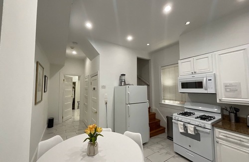 Columbia Heights Apartment | Duplex 2-Bdrms, 1-Den, 2-Baths & 2 Miles North Of The White House