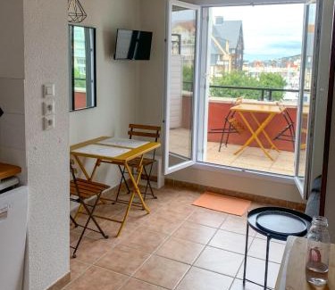 Port Guillaume Apartment | Duplex 2 pièces Port Cabourg - 2 à 4 personnes - Terrasse - Vue Port - Proche Plage