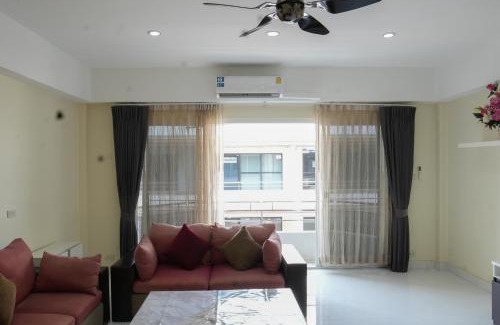 Phra Khanong Nuea Apartment | Duplex 3 Bedroom apartment on Sukhumvit at BTS Phra Khanong