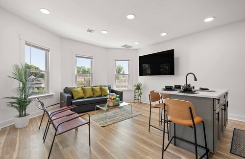 Fair Lawn Apartment | Duplex 4BR Sleeps 10/Parking+Laundry Near NYC