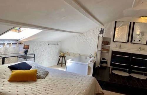 Saint Michel d'Euzet Other | Duplex and guest rooms in superb Provencal estate, garden, swimming pool.