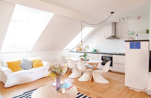 Brussels House | Duplex Apartment - Midi Station/Nespresso/kitchen