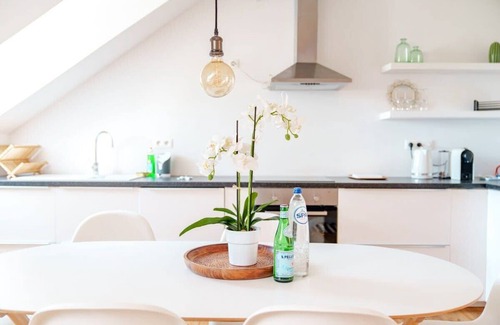 Brussels House | Duplex Apartment - Midi Station/Nespresso/kitchen
