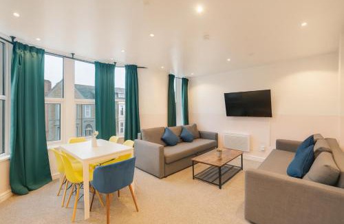 Cathays Apartment | Duplex Apartment For Up to 13 Near City Centre