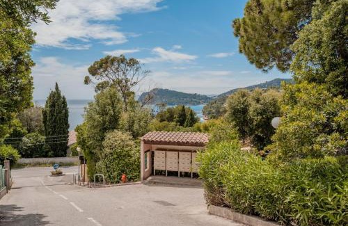 Rayol-Canadel-sur-Mer Apartment | Duplex avec terrasse et parking proche des plages