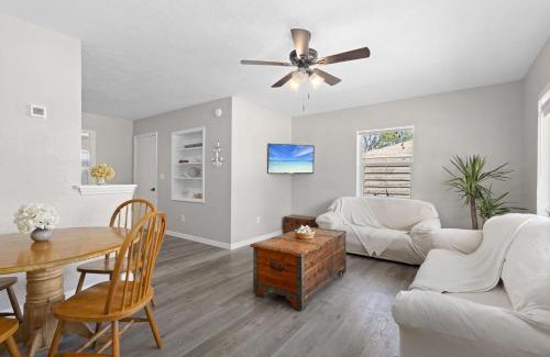 West Bradenton House | Duplex Both Units Near Ami Patio Tv