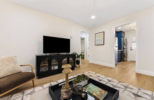 North Charlotte House | {Duplex Delight in Plaza Shamrock - Twice the Beds, Twice the Sass.}
