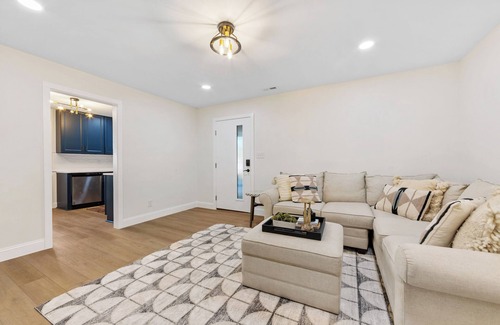 North Charlotte House | {Duplex Delight in Plaza Shamrock - Twice the Beds, Twice the Sass.}